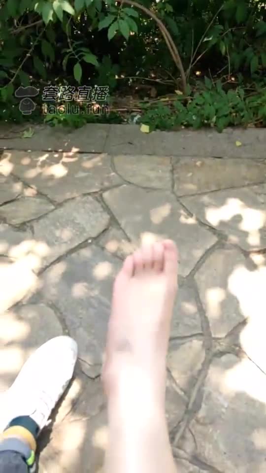 魅影 守着两个素人野外调教