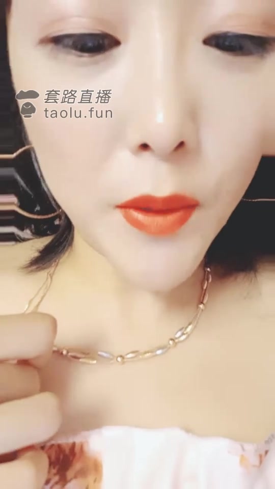 艾丽莎 废物的舌头伺候我