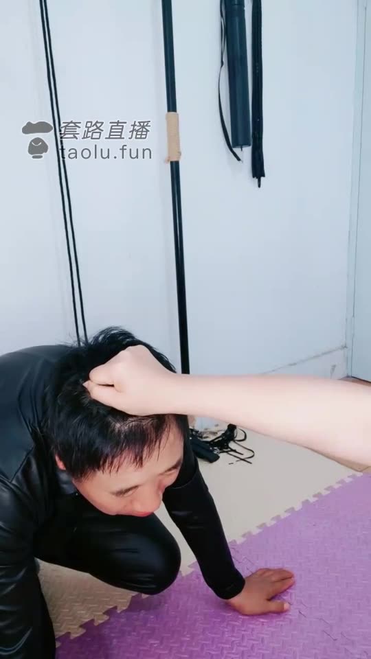 月月 扇死这个老骚货