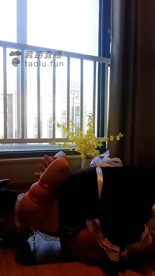 MH女慕乐 捆绑扔阳台 勾引小哥哥