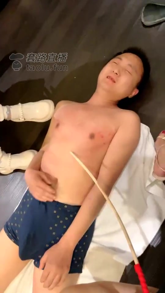 冷菱 双S教训小马桶 鞭打耳光 踩踏坐脸 直接圣水