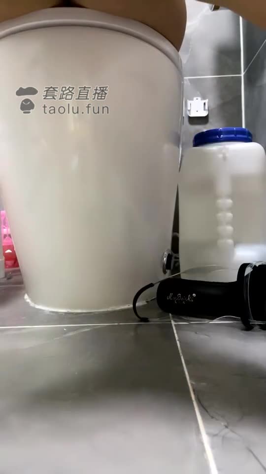 艾米Li 口含圣水Lu下体 倒计时