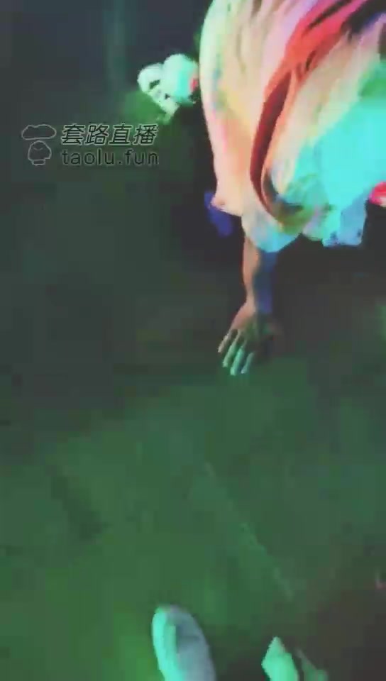 魔蝎女王s 马路上偶遇素人开发溜街皮鞭骑马喂食