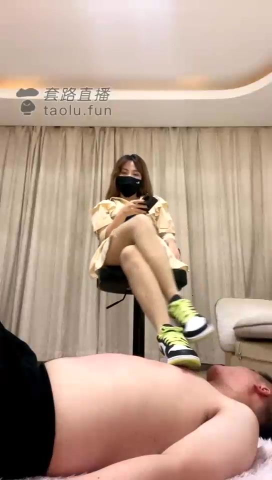 猫熙小主 调教踩踏专场 踩脖子 碾手 虐乳 飞踩