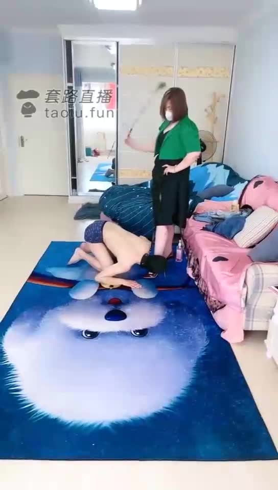 安心女王 专业直播调教  狠 耳光 踢打