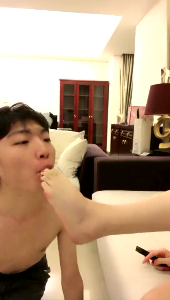 米爷爷 昨日伪娘的男友在崩溃时求我调教