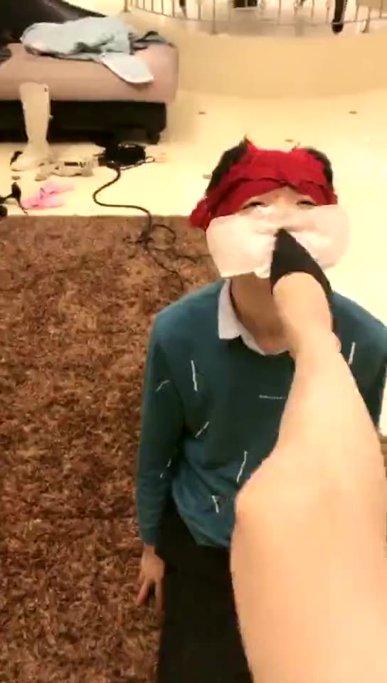 米爷爷 红金调教 贱狗很享受 喝姨妈巾泡水