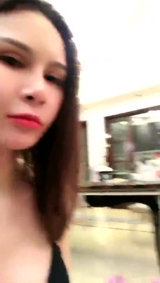 米爷爷 贱狗在狗笼里等待喂食