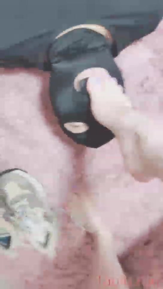 灵竹 喂狗吃蕾丝船袜