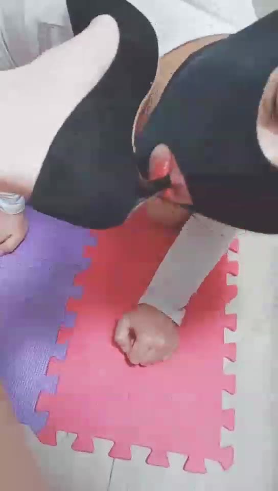 夏琳 高跟鞋喂牛奶 耻辱的狗