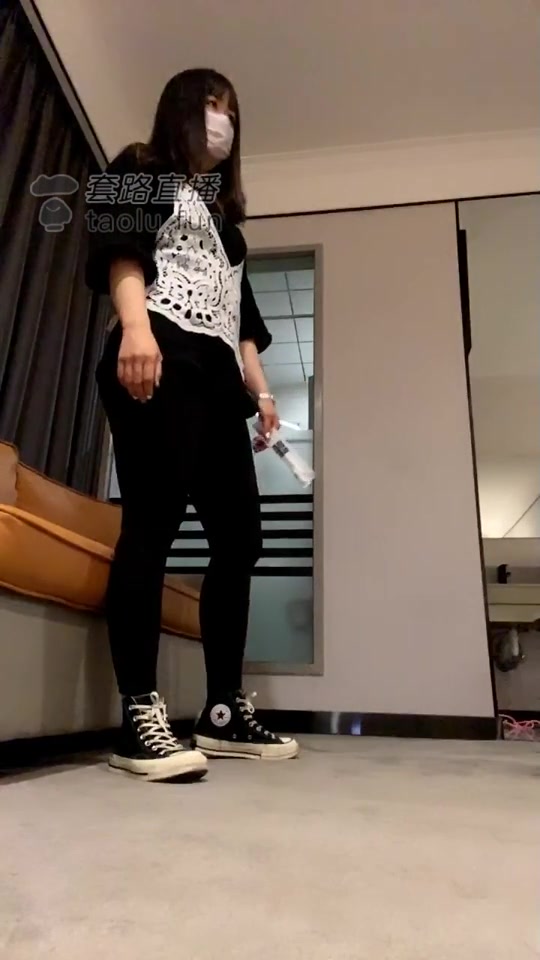 妍妍 口水坐脸耳光呕吐物