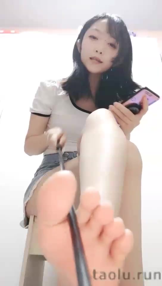 魔音女主微莱 红绿灯白袜裸足粗口辱母
