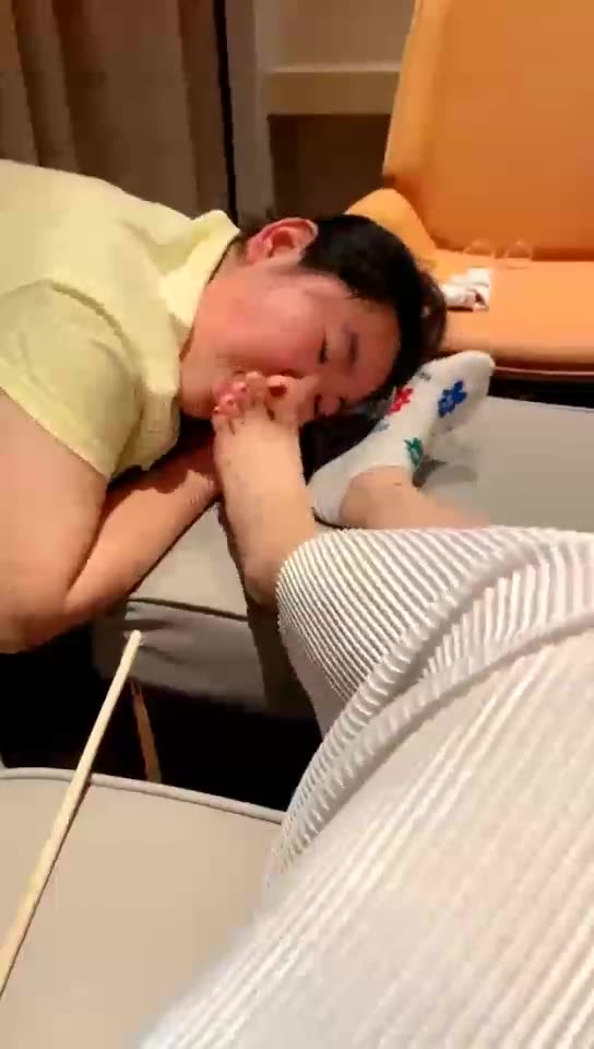 冷菱 母狗舔脚