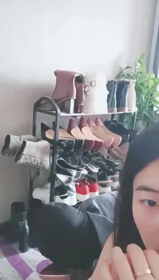 依然 家奴清理各种鞋子