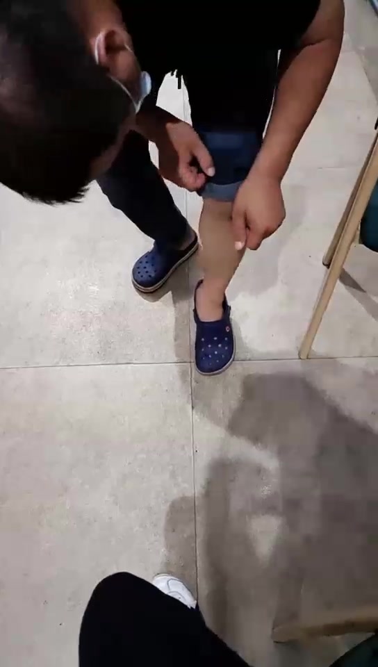 艳主 商场调奴 羞辱 当着保安面前下跪