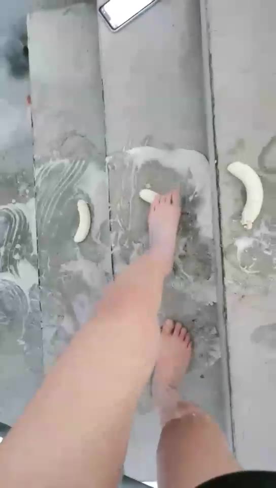 傲柔 楼道酸奶喂食舔脚