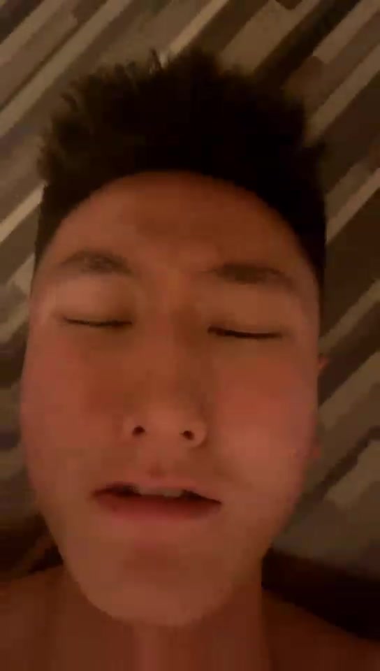 欣桐 夹头踩踏 舔脚虐乳 窒息耳光 61分钟