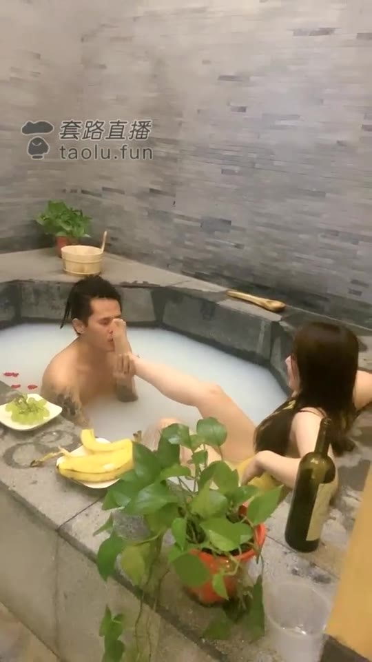 三三 牛奶浴调教