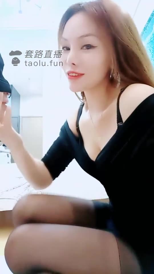 女皇余香 极致黑丝诱惑 舔全身