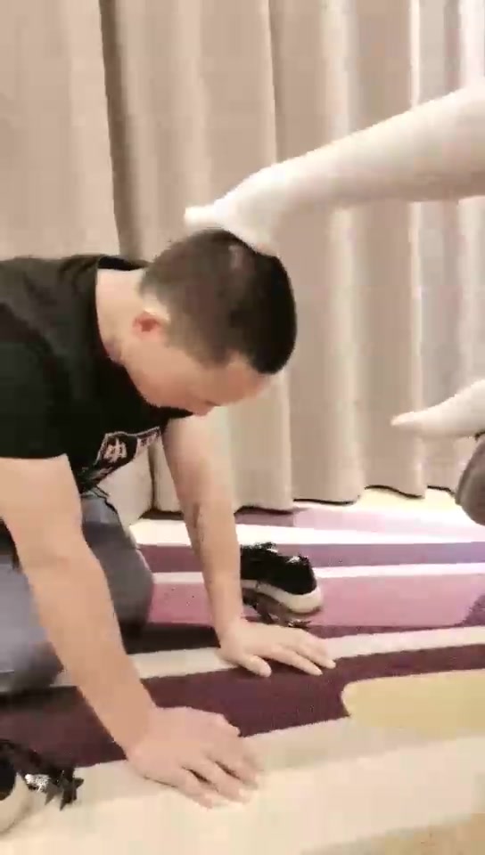 九黛 贱狗挑战两百耳光