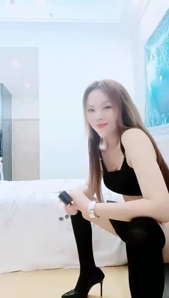 女皇余香 钻胯 SP 坐脸 踩踏 最后喷了