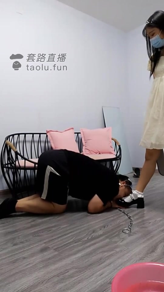 言言 脚下的小狗要好好养
