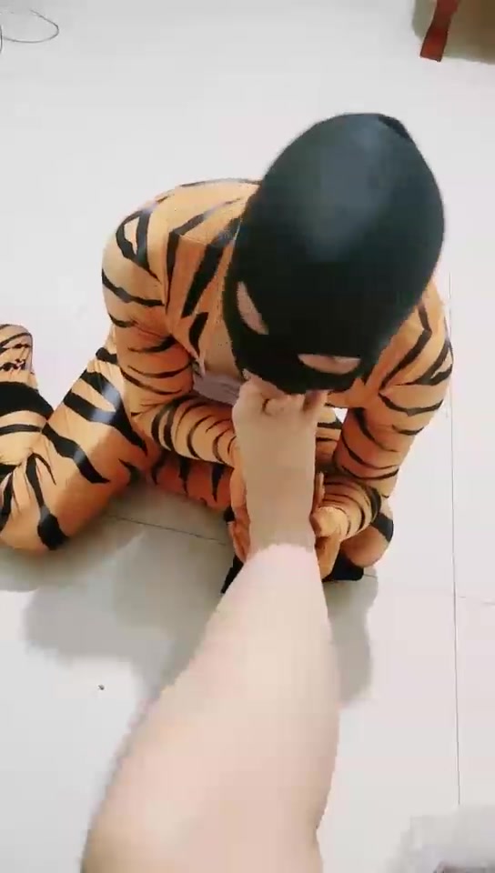 自由奔放主 比真狗都像 清理鞋底 舔脚 骑马