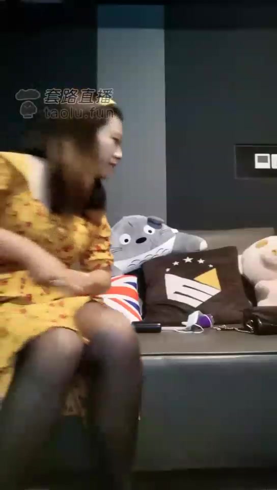 霸道暴君 调教 舔丝袜脚