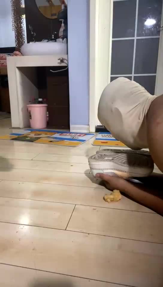Audrey雪儿 喂食 圣水泡面