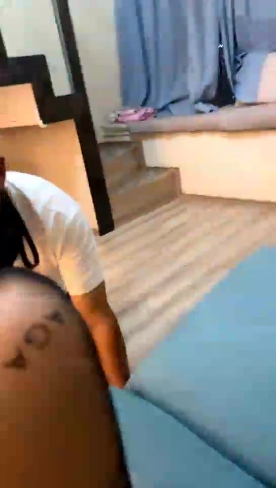 洛洛 混血儿调教迟到的别二狗 暴力耳光 舔鞋 舔脚 舔黑色丝袜 钻胯 喂食