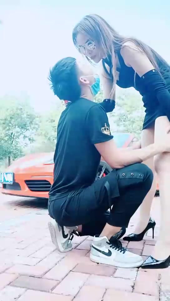 女皇余香 野外调教 舔丝袜脚 骑马 夹脖子 虐乳