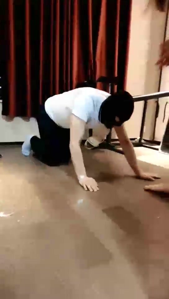 希蓝郡主 调教外卖员竟敢偷喝奶茶 接受郡主惩罚