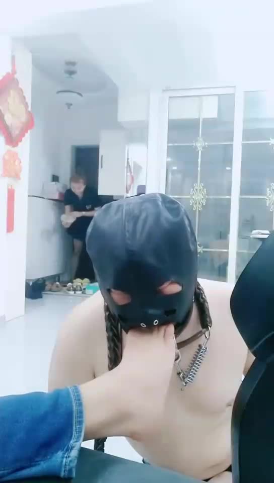 沈阳梦蝶女王 家奴鞭场 家务收拾不干净