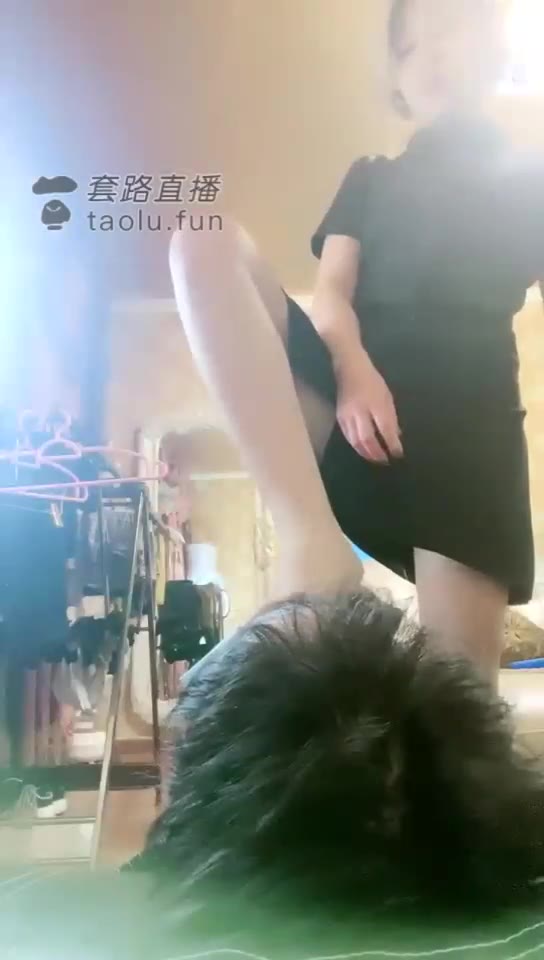 古丽叶 肉丝脚下的男奴 舔脚深喉 坐脸窒息 42分钟