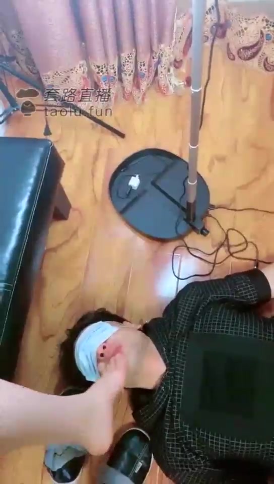 古丽叶 肉丝脚下的男奴 舔脚深喉 坐脸窒息 42分钟