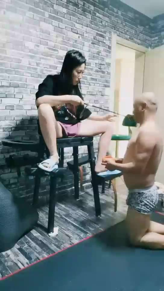 尊主 开打 暴力鞭打