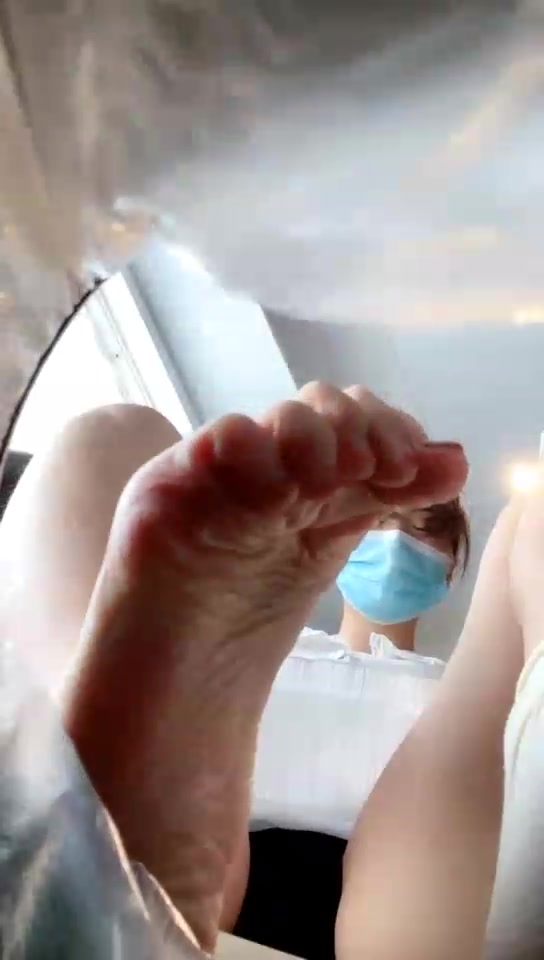 晚晚 第一视角 红绿灯摸大腿 舔脚 坐脸 榨精