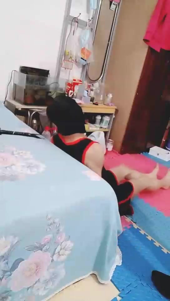 麒麟女皇 狗太贱 被主人无情虐待 黑靴踢裆 鞭打 耳光 坐脸