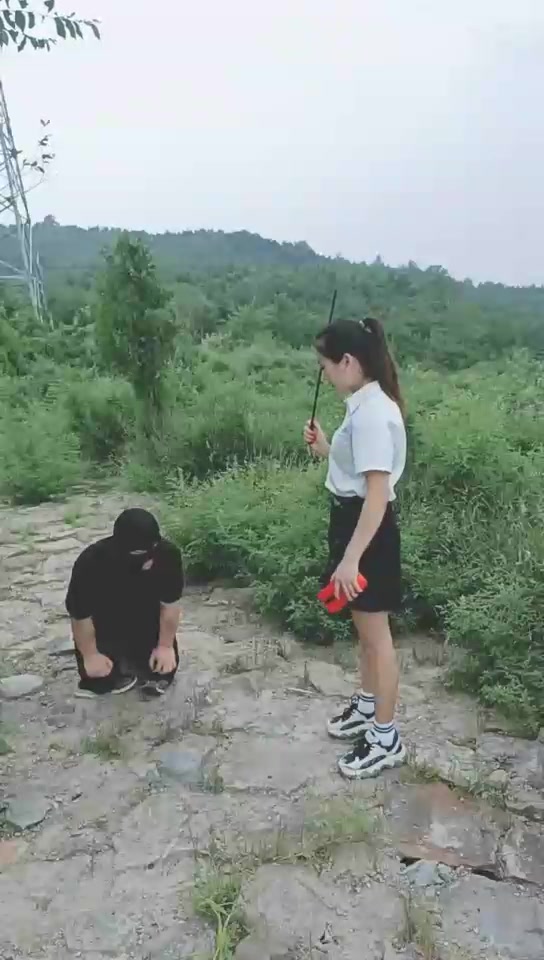 依然 爬山偶遇劫匪