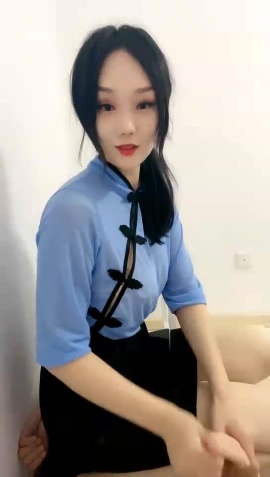 武汉倾慕 民国学生装调狗足喂西红柿