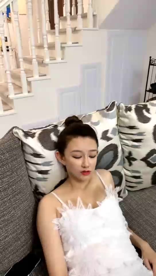 洛洛 绿相调教老公的朋友伺候我 羞辱老公