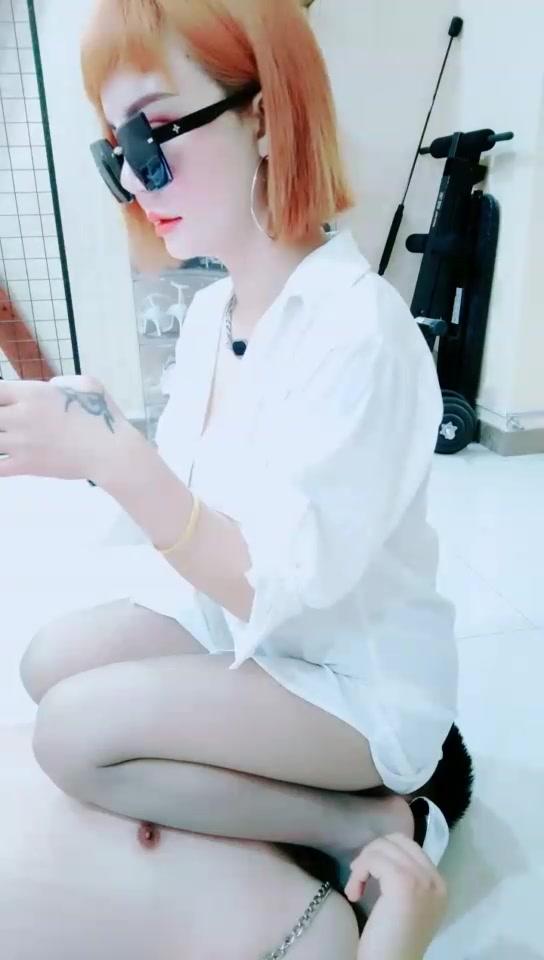 舞媚女王 双主玩奴 钻胯 清理鞋底 踩踏 窒息 坐脸 鞭打