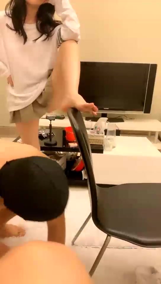 路子 调教大学下贱货 舔脚 脚夹乳头