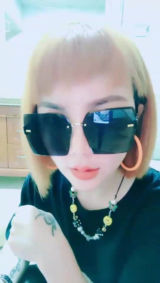 舞媚女王 踩踏