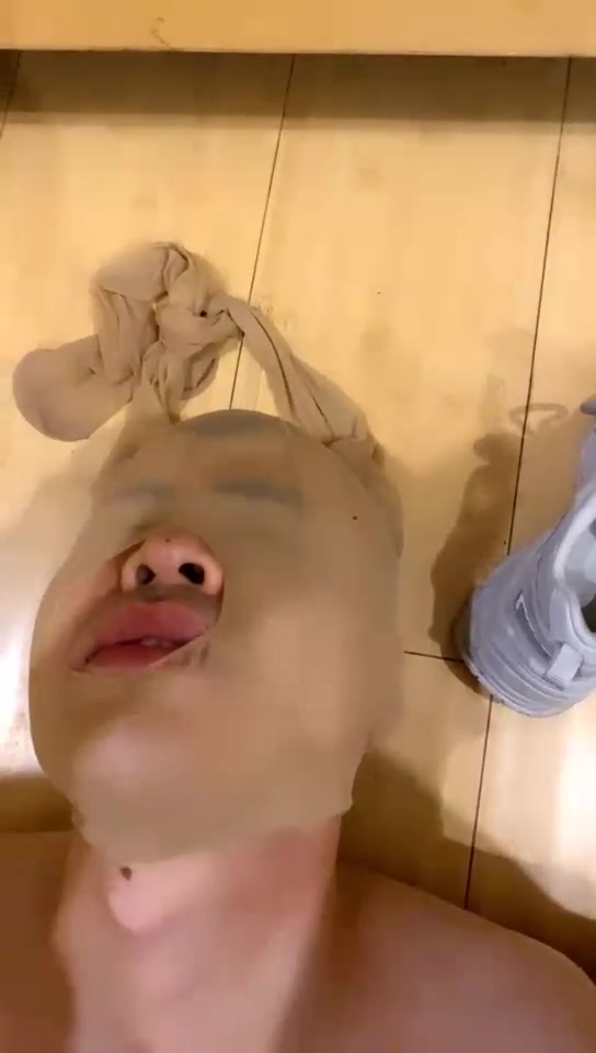 西文 调教萌新狗 踢裆耳光踩踏
