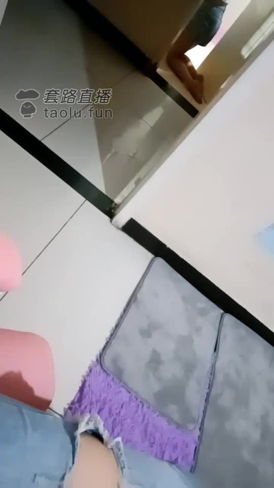 MH女慕乐 舌头给主人清理