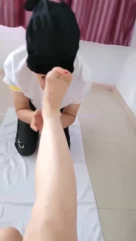 天津捌爷 丝袜脚踩狗 舔脚