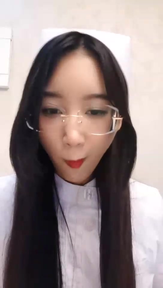 猫神大人 护士姐姐贴心喂食