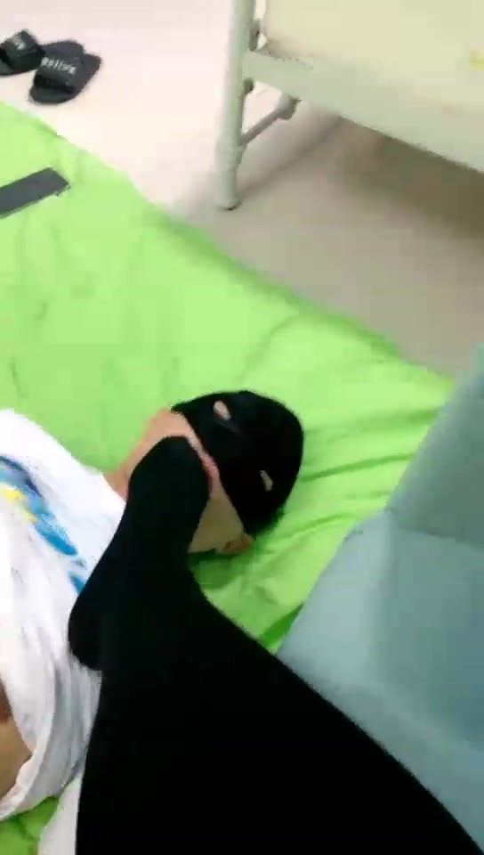 安然 调处狗舔黑丝脚 下）