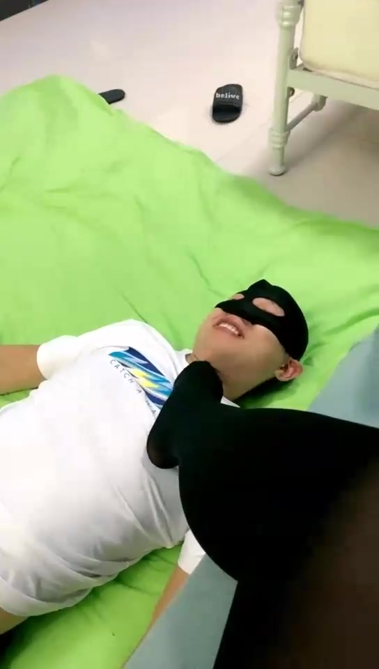 安然 调处狗舔黑丝脚 上）